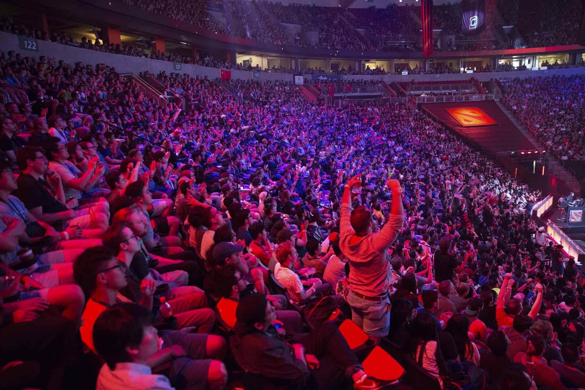 Crowd gaming. Киберспорт. Чемпионат мира по киберспорту. Esports. Cybersport crowd.