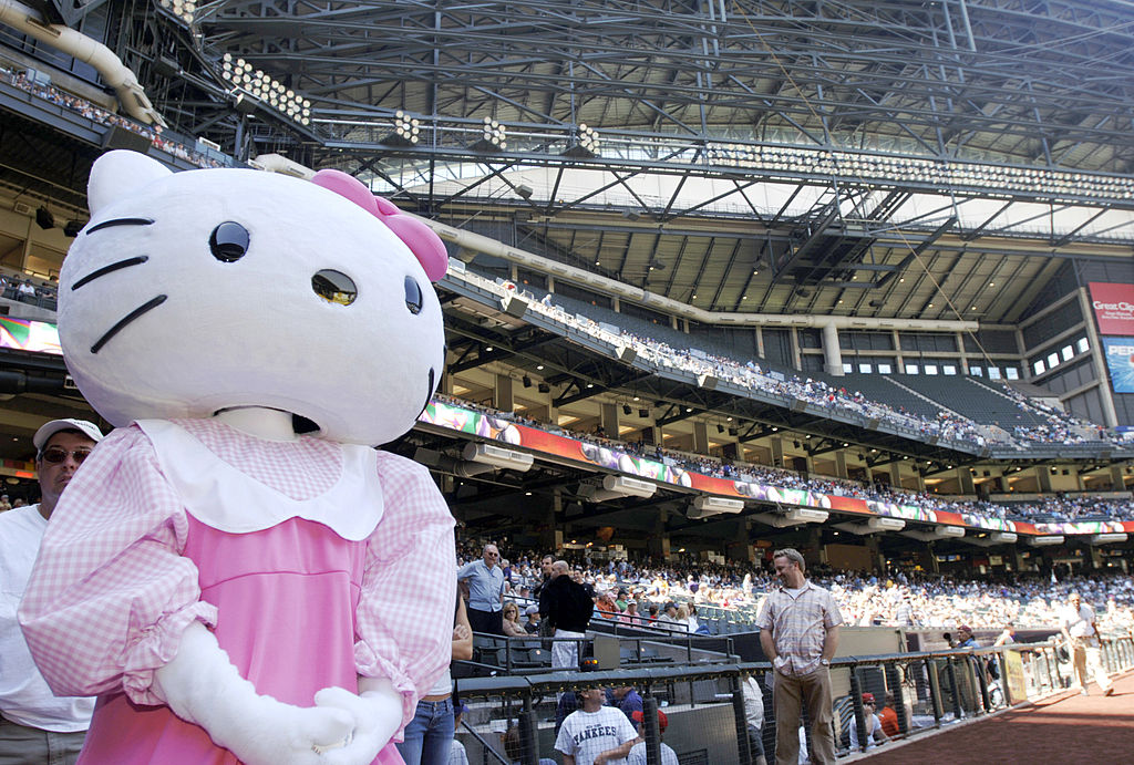 Hello Kitty Throws Out First Pitch at Arizona Diamondbacks Game – April 1, 2006